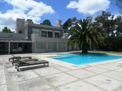 Espectacular casa de 4 Dormitorios con todas las comodidades en Alquiler
