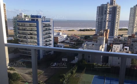 Muy buen apartamento en piso alto con vista al mar en Alquiler