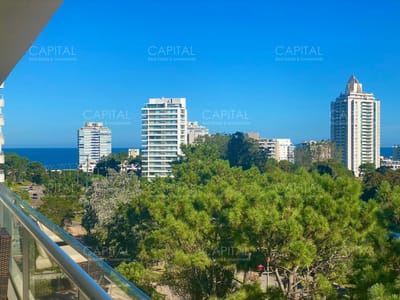 Apartamento en venta de tres dormitorios en Punta del Este