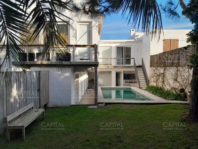 Casa a metros del Mar Cuatro Dormitorios + Servicio, La Barra