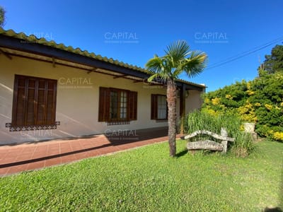 Casa de tres dormitorios en suite, dependencia de servicio y parrillero alquiler en La Barra