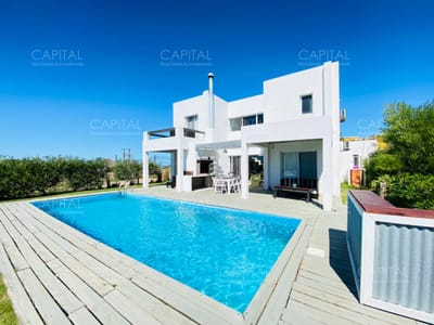 Casa en Alquiler en Montoya Cinco Suites y piscina con vista al mar