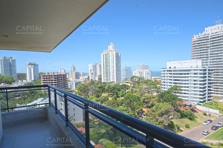 Apartamento en alquiler anual - 2 dormitorios - Playa Brava