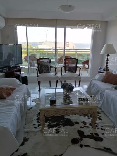 Coral Tower, apartamento de tres dormitorios en alquiler invernal en Punta del Este