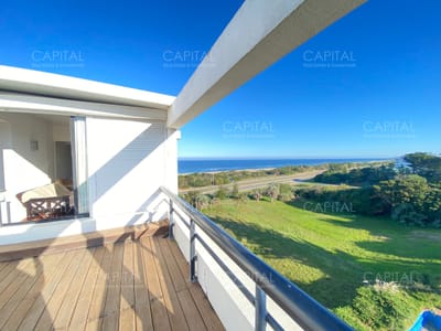 Apartamento en Alquiler Primera Linea Tres dormitorios con Parrillero