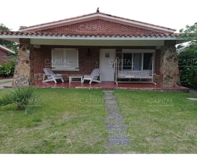 Casa a 100 metros del mar con tres dormitorios en Playa Mansa de Punta del este