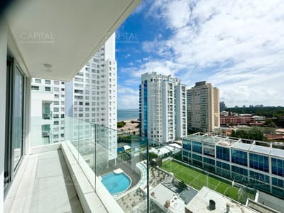 Saint Honore de un dormitorio, apartamento frente al mar en Playa Mansa en Venta