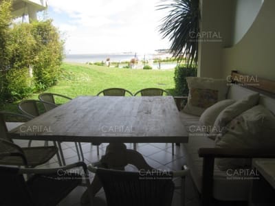 Lomas de Manantiales frente a Bikini Beach