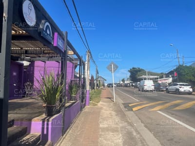 Local comercial en el corazón de La Barra sobre Ruta 10