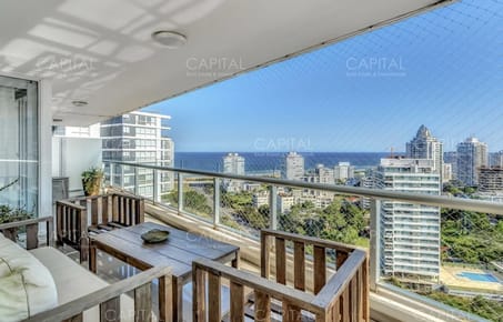 Apartamento en torre one de tres y servicio en venta
