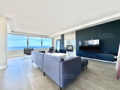 Apartamento en Alquiler de Tres Dormitorios Playa Brava