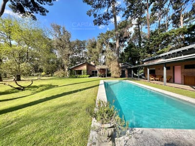 Espectacular Casa en Playa Brava, a tan solo dos cuadras del mar