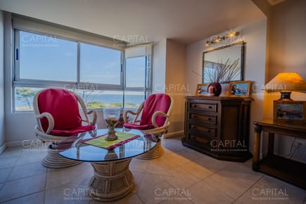 Penthouse de 3 dormitorios  y servicio  en primera linea Playa Mansa
