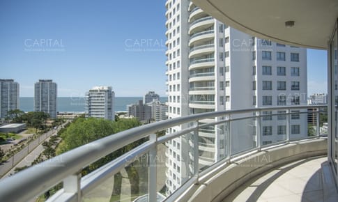Apartamento de 4 dormitorios en alquiler temporal en Playa Brava