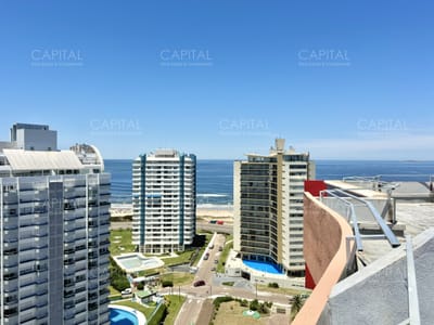 Penthouse Tres dormitorios + servicio con parrillero propio en venta