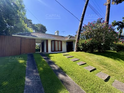 Casa de tres dormitorios con piscina en alquiler, Punta del Este.