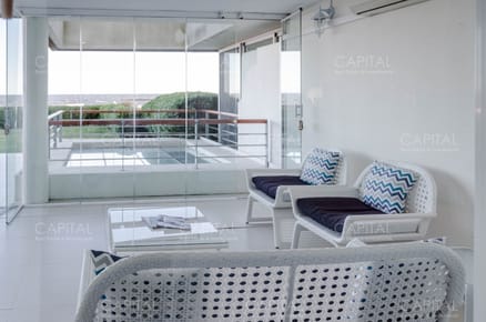 Apartamento de dos dormitorios dormitorios frente al mar, Veramansa, Punta del Este.