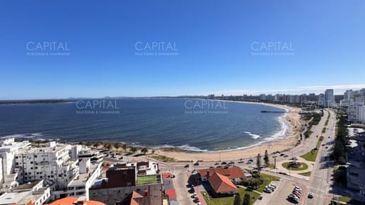Apartamento con excelente vista a playa Mansa y Brava