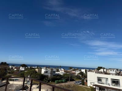 Departamento dos dormitorios en Manantiales en Alquiler con vista al mar y terraza.