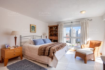 Excelente penthouse frente a Playa Brava primeras paradas