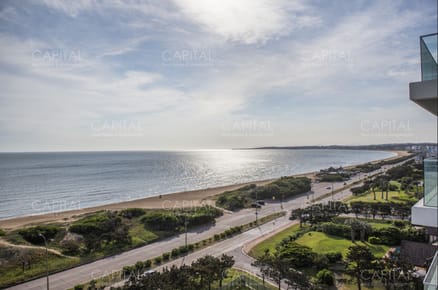 Apartamento de 3 dormitorios en Alquiler en Playa Mansa