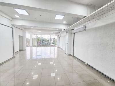 ALQUILO OFICINA CORPORATIVA ZONA AV. RCA. ARGENTINA