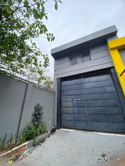 ALQUILO DEPÓSITO DE 650 M² SOBRE AVDA. FÉLIX BOGADO – ASUNCIÓN