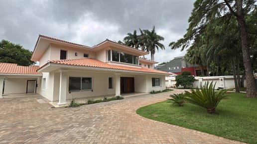 ALQUILO HERMOSA CASA EN BARRIO MARISCAL - 6.500 USD