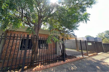 VENDO AMPLIA CASA EN SAN LORENZO