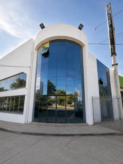 En alquiler Locales comerciales  zona norte av. Cristobal de Mendoza