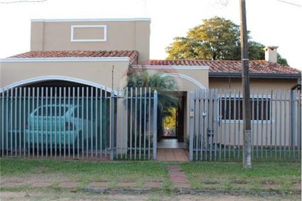 En Venta Casa en Grupo habitacional aeropuerto, Ytay de 3 habitaciones en suite