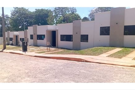 CASA EN BARRIO CERRADO LUQUE 