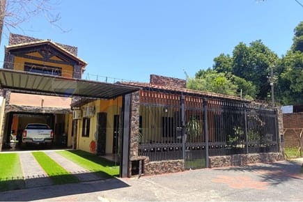 EN VENTA AMPLIA RESIDENCIA EN LAMBARE