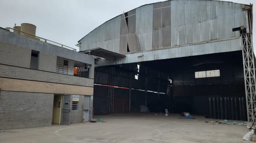 Alquiler De Local En Av. Tomas Marsano Cdra. 40, 1,120m2, Surco