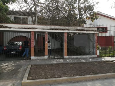 SE VENDE CASA COMO TERRENO – SANTIAGO DE SURCO