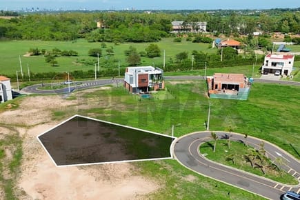 VENDO AMPLIO TERRENO EN AQUATERRA LUQUE