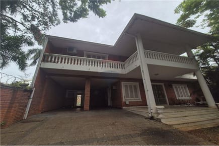 Vendo Amplia casa en Las Mercedes sobre Avenida