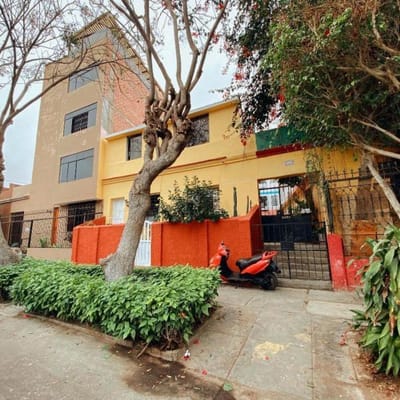 SE VENDE CASA COMO TERRENO EN LA MEJOR ZONA DE BARRANCO