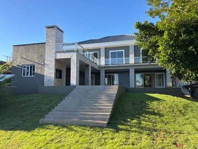 VENDO HERMOSA CASA A ESTRENAR EN EL PARANA COUNTRY CLUB