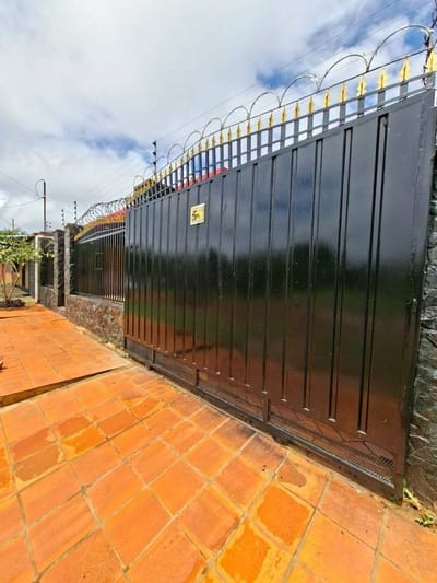En Venta Coqueta casa de 360m2 en Itapuami - Luque