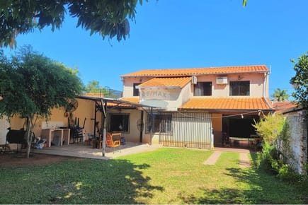 VENDO AMPLIA CASA EN LAMBARÉ B° VALLE APU'A I 