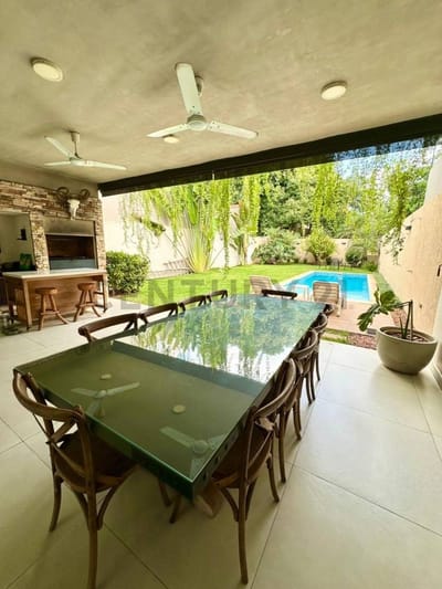 En venta Casa con amplitud y confort - Asunción