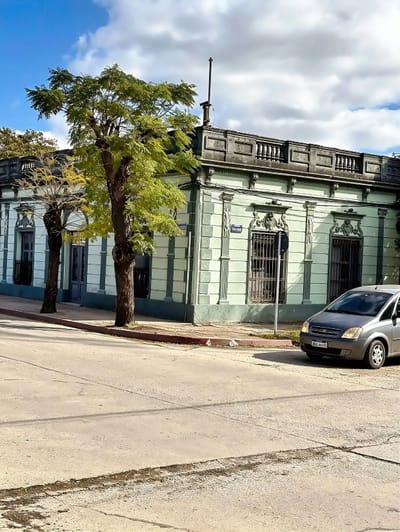 Esquina céntrica en Santa Rosa – 1.100 m² – Gran potencial