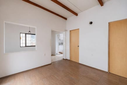 Casa en venta (León Pérez y Joaquin Artigas) a 3 cuadras de General Flores.