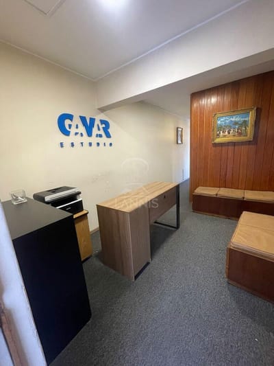 CENTRO REF.D2196  Oficina en venta (San José y José Germán Araújo) a una cuadra de 18 de julio