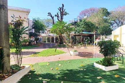 Vendo casa de 5 habitaciones sobre la av Félix Bogado en Asunción 