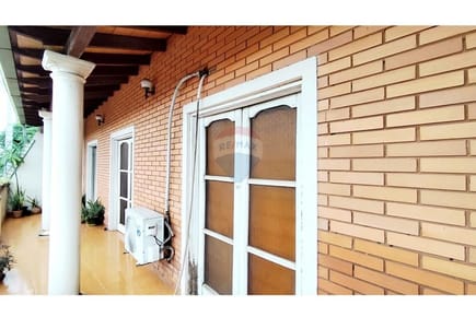 VENDO CASA CON SALON COMERCIAL 