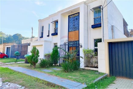 Duplex - Venta - Paraguay Central Lambaré Z/ Yacht y Golf Club