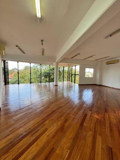 EN ALQUILER OFICINA DE 120m2 ZONA BOGGIANI CON COCHERA