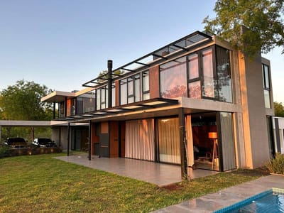 EN VENTA LUJOSA RESIDENCIA - Agua Vista 